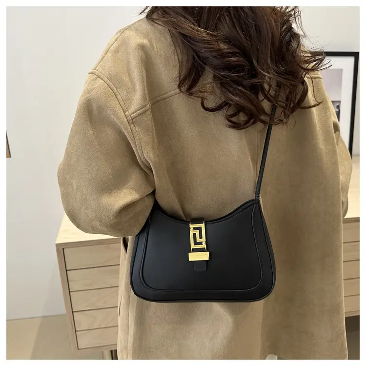 Black Vintage Women's Shoulder Bag with Gold Clasp — feature 24