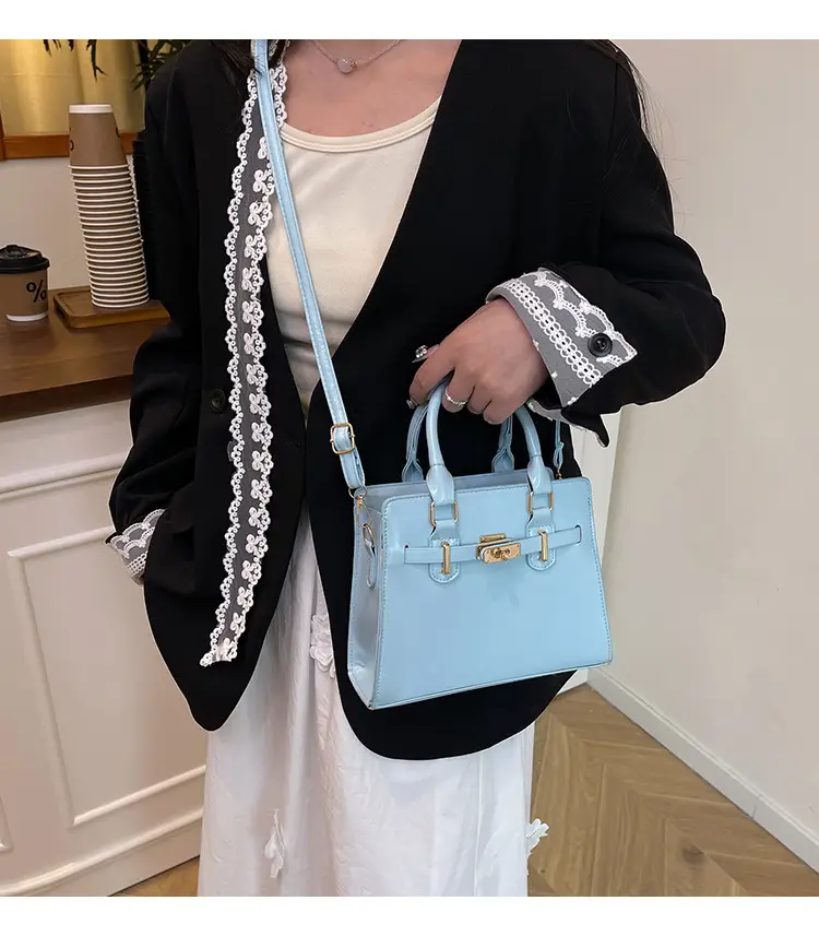 2025 Fashion Artistic Casual Handbag Belt New Style Large Capacity Soft Face Crossbody Bag Women's Bag — feature 1