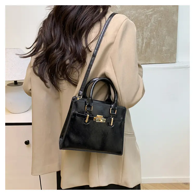 2025 Fashion Artistic Casual Handbag Belt New Style Large Capacity Soft Face Crossbody Bag Women's Bag — feature 19