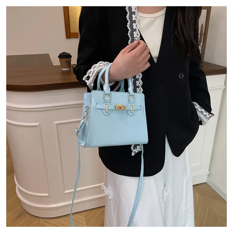 2025 Fashion Artistic Casual Handbag Belt New Style Large Capacity Soft Face Crossbody Bag Women's Bag — feature 8