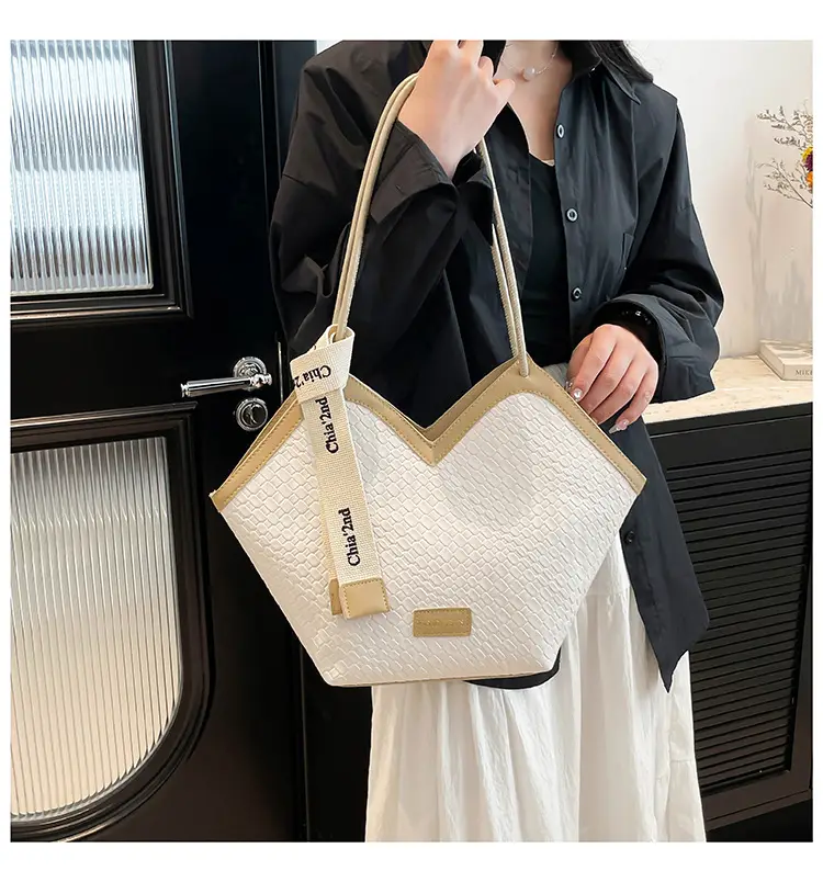 2025 White Leather Shoulder Bag Large Capacity Women — feature 10