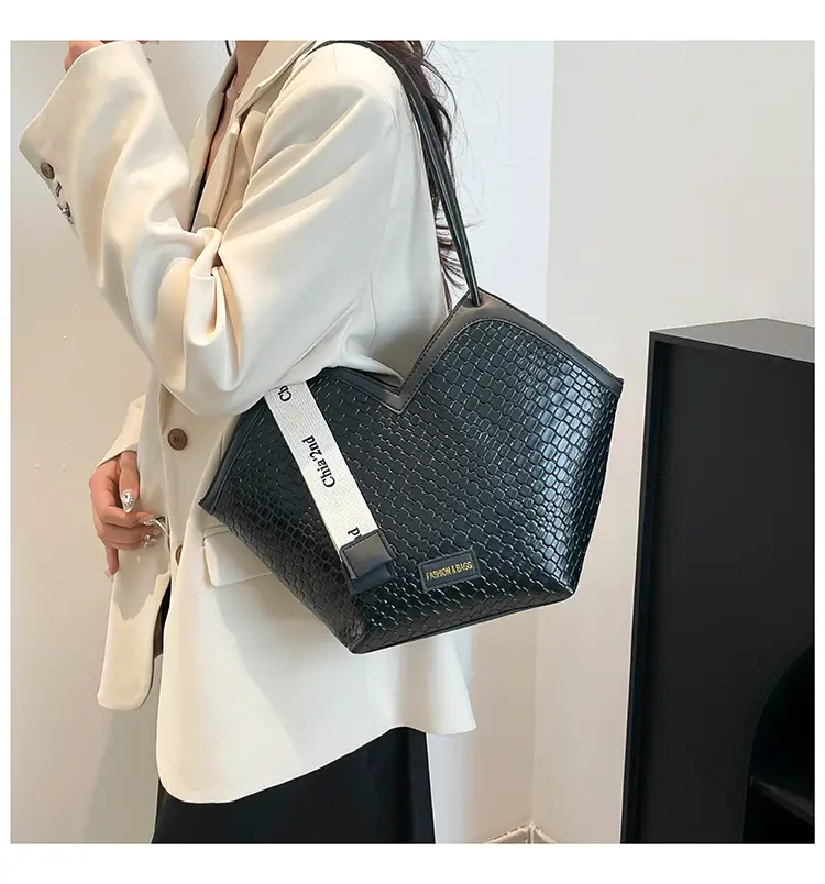 2025 White Leather Shoulder Bag Large Capacity Women — feature 16