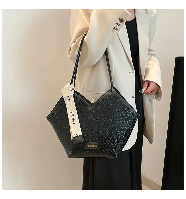 2025 White Leather Shoulder Bag Large Capacity Women — feature 18