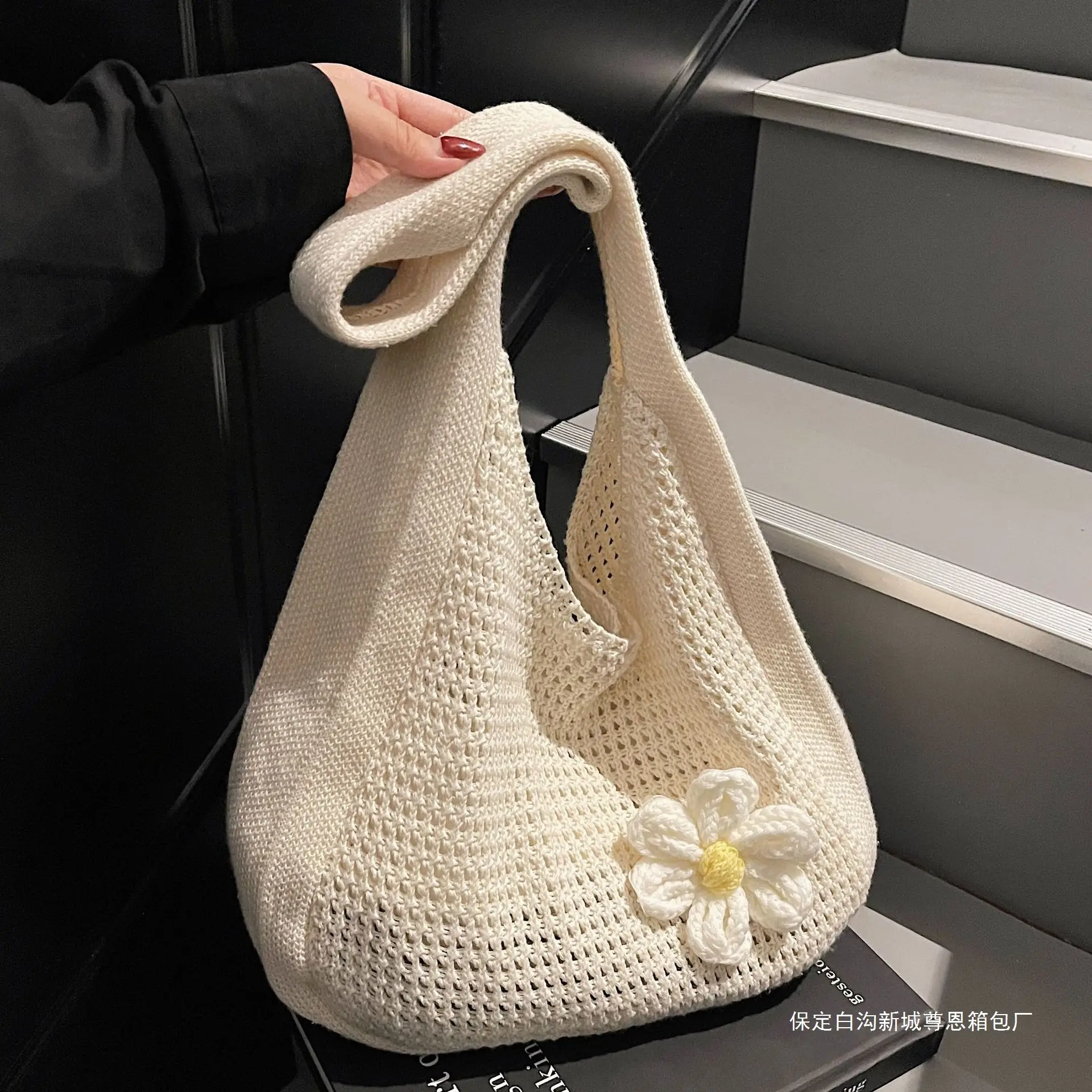 Women's Beige Woven Shoulder Bag with Flower Decor - Image 3