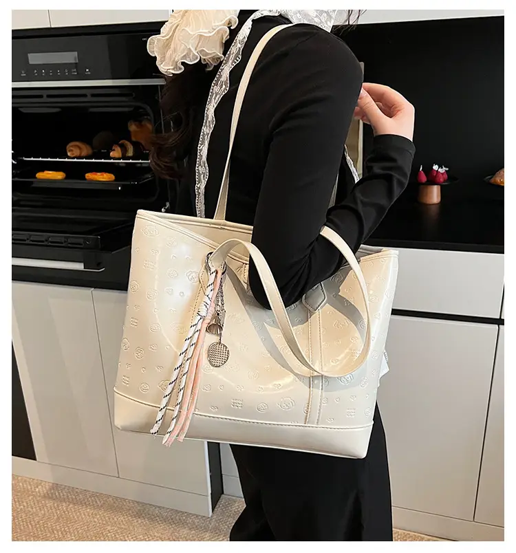 Korean Style White Leather Tote Bag for Women — feature 3