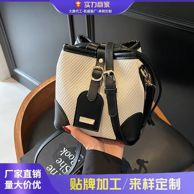 Black Contrast Shoulder Bag 2025 Summer New Fashion luggage and leather goods - Image 5