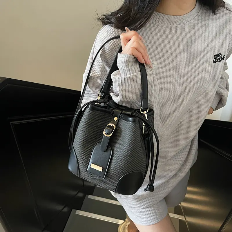 Black Contrast Shoulder Bag 2025 Summer New Fashion luggage and leather goods - Image 6