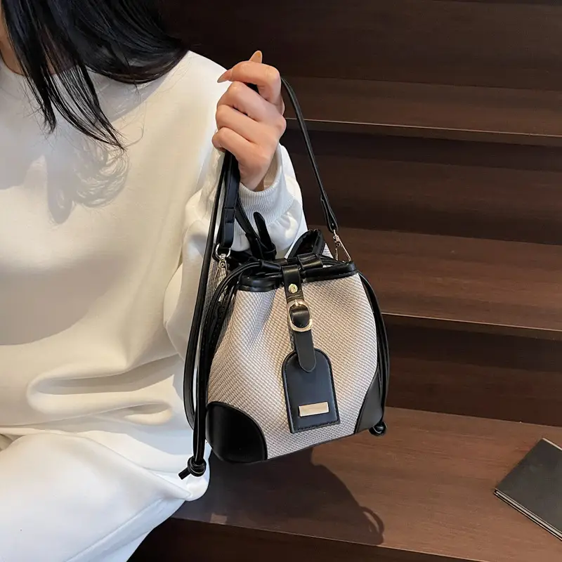 Black Contrast Shoulder Bag 2025 Summer New Fashion luggage and leather goods - Image 8