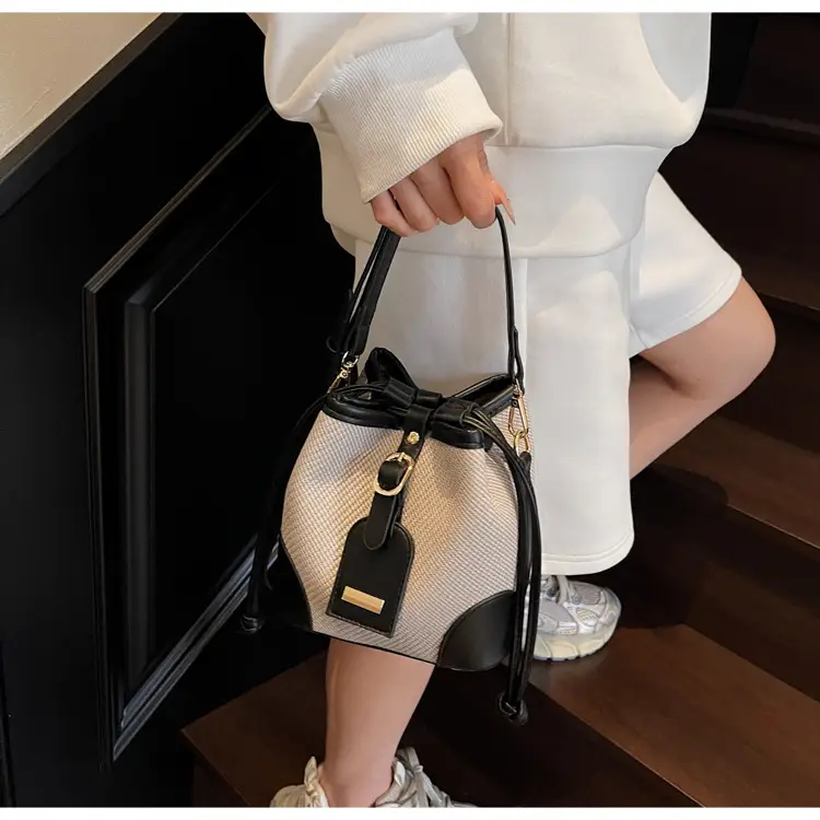 Black Contrast Shoulder Bag 2025 Summer New Fashion luggage and leather goods — feature 20