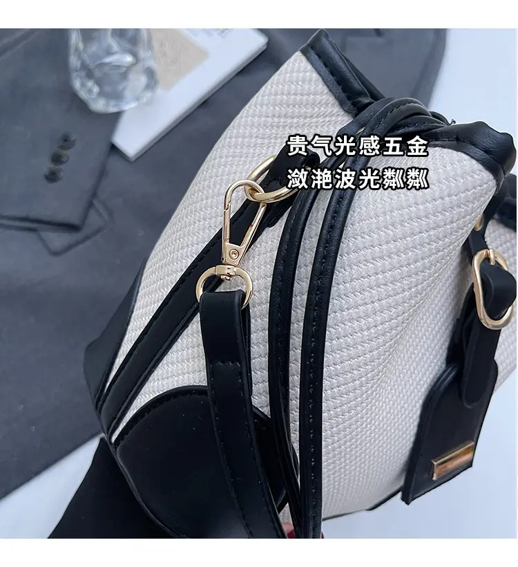 Black Contrast Shoulder Bag 2025 Summer New Fashion luggage and leather goods — feature 6