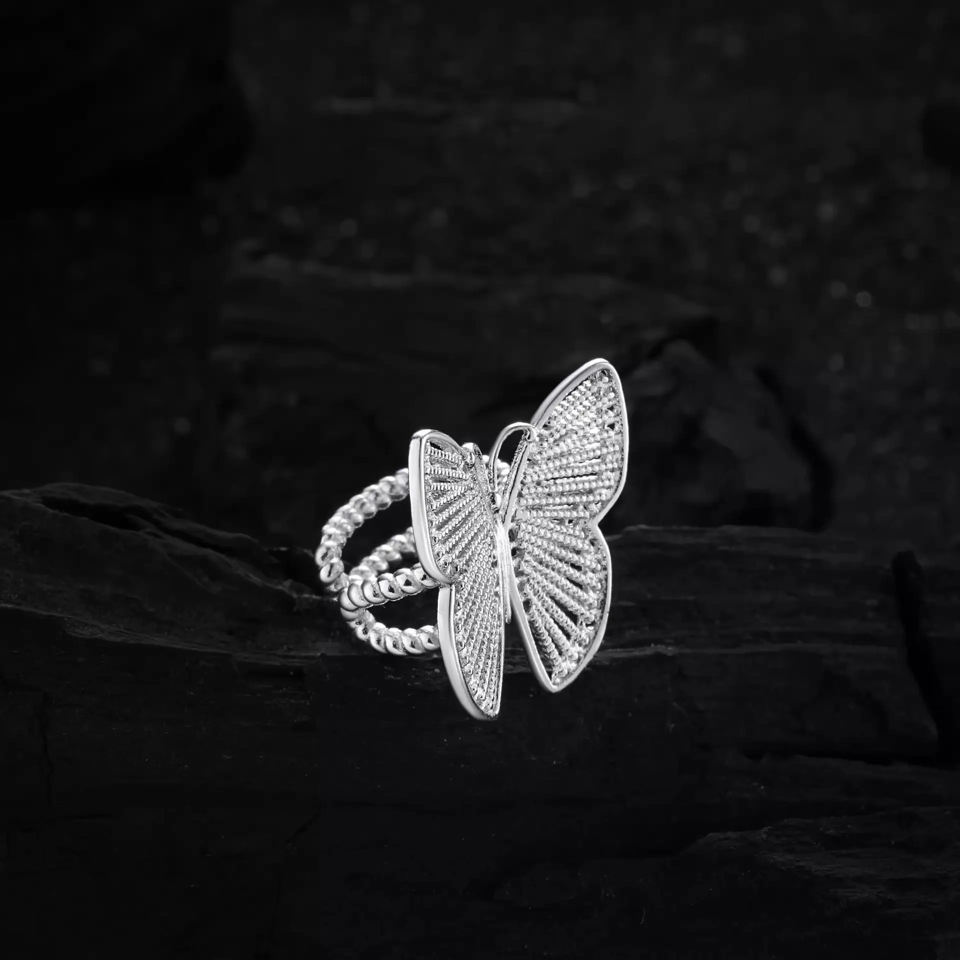 Vintage Butterfly Ear Clip for Women's Niche High-end Light Luxury - Image 3