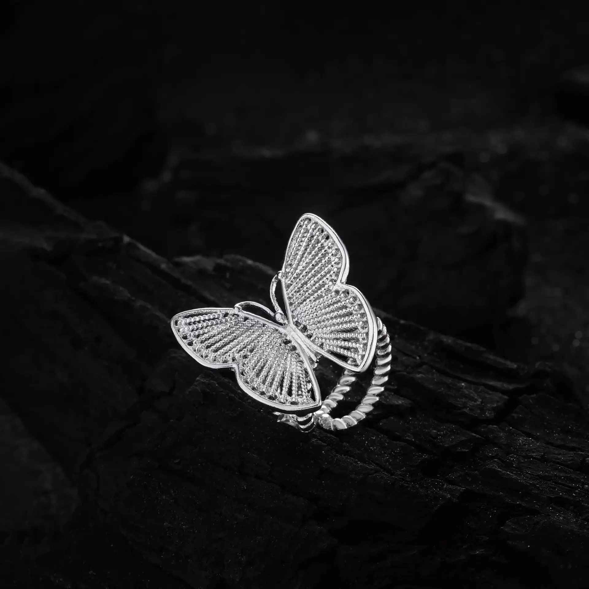 Vintage Butterfly Ear Clip for Women's Niche High-end Light Luxury - Image 4