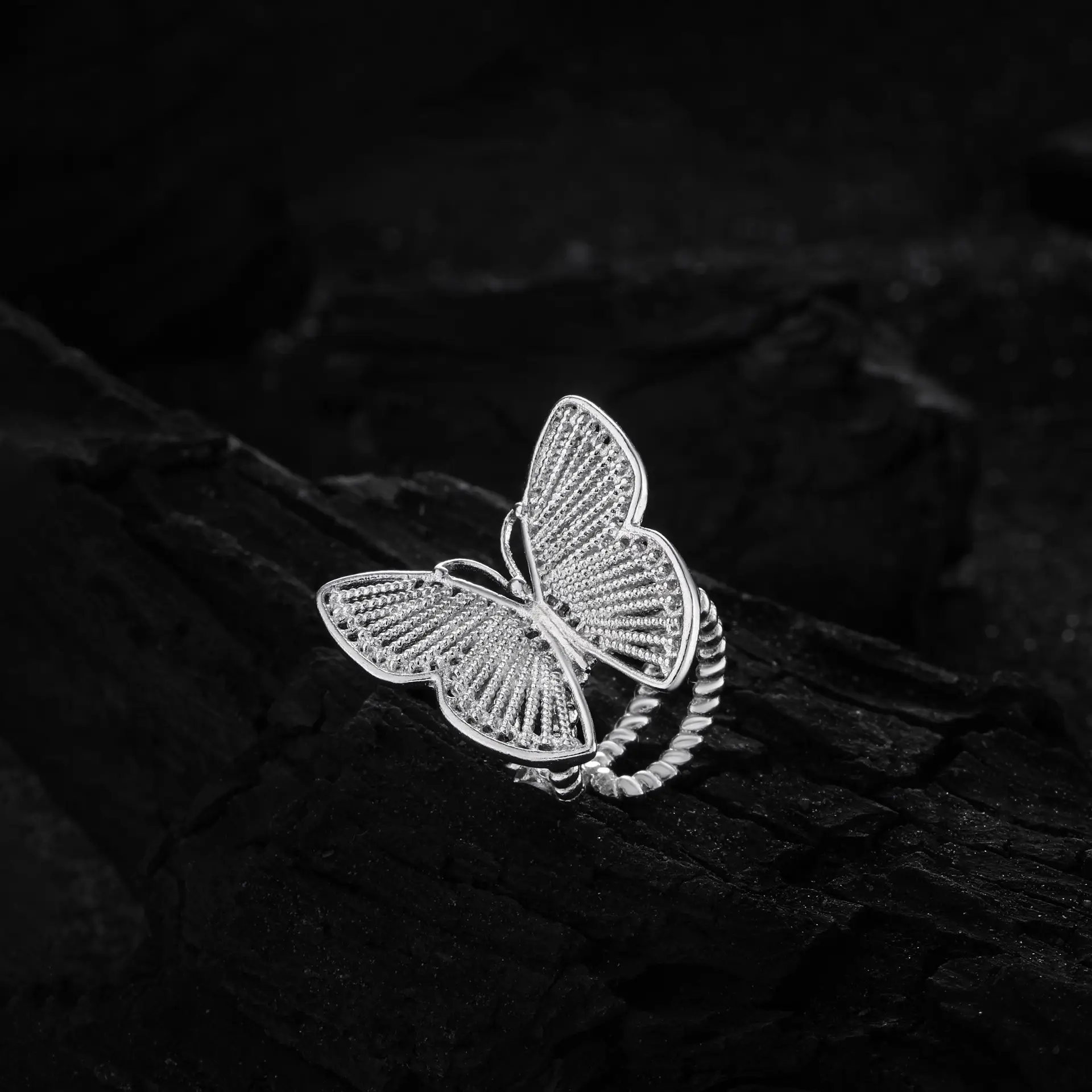 Vintage Butterfly Ear Clip for Women's Niche High-end Light Luxury - Image 5
