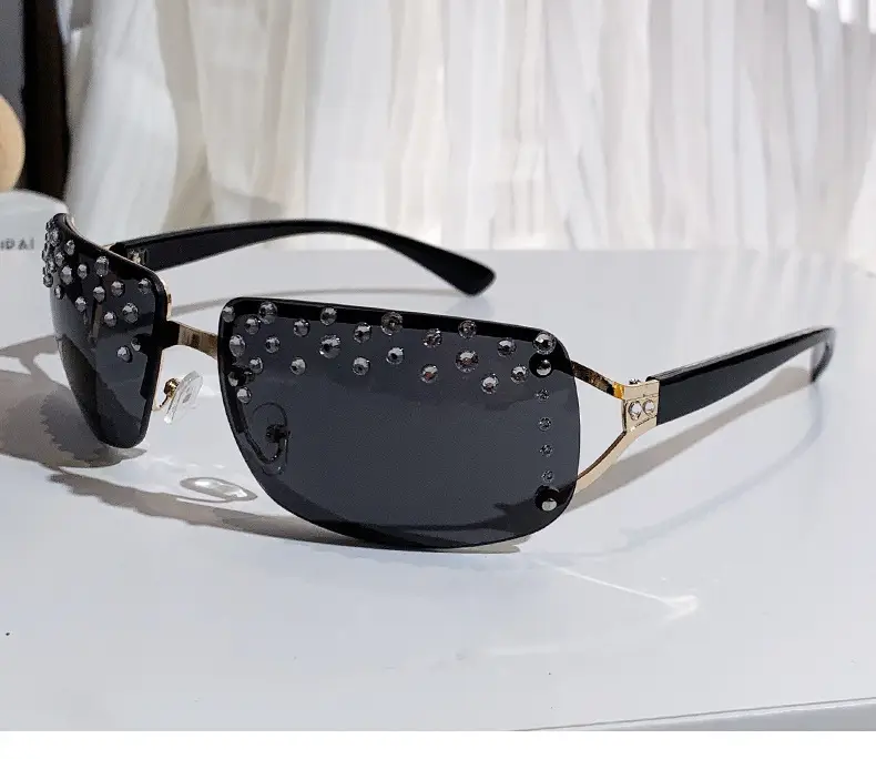 Diamond Sunglasses for Women Large Frame Square Design — feature 18