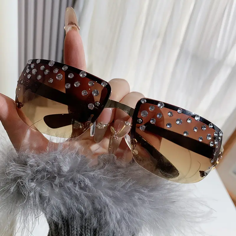 Diamond Sunglasses for Women Large Frame Square Design - Image 4