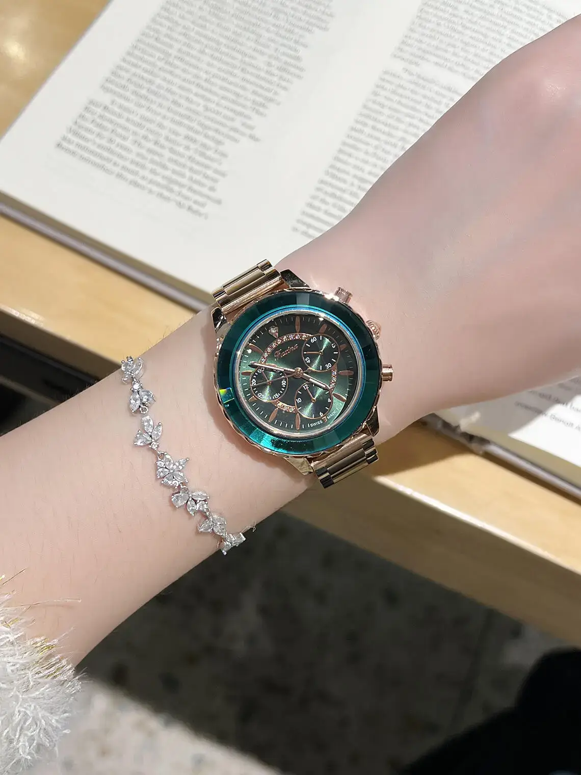 Women's Refraction Mirror Six-Pin Watch with Diamond Bracelet — feature 5