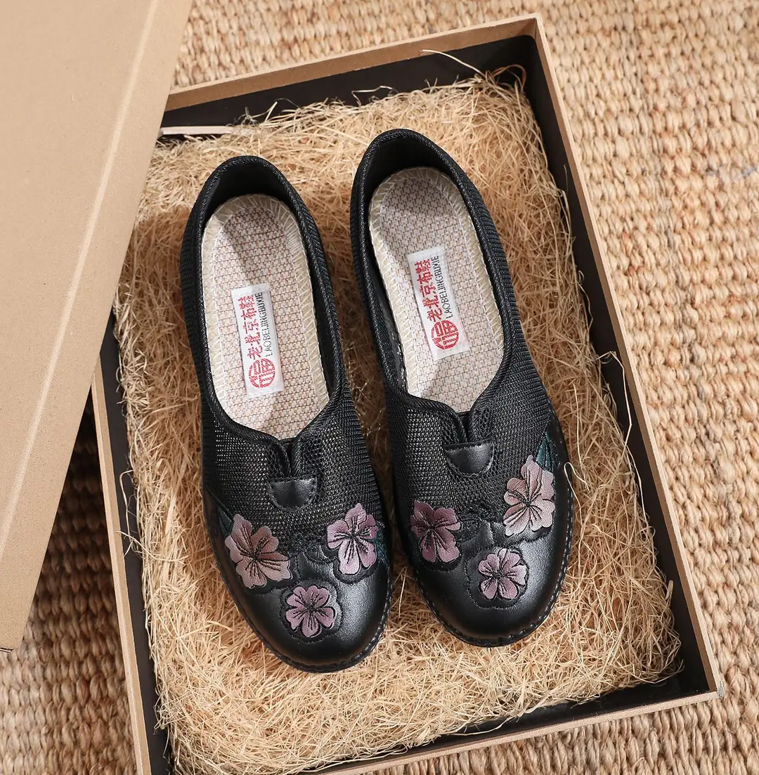 Spring and Summer New Old Beijing Cloth Shoes Women's Single Shoes Breathable Mesh Shoes Non-slip Soft Sole Mother Shoes Middle-aged and Elderly Flat Shoes - Image 2