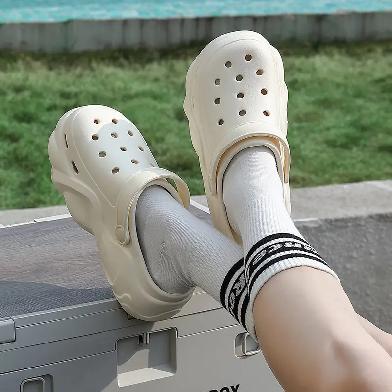 Hole Shoes Thick Sole Women's Summer Outer Wear 2024 New Outdoor Beach Seaside Ins Baotou Slippers Women Wholesale