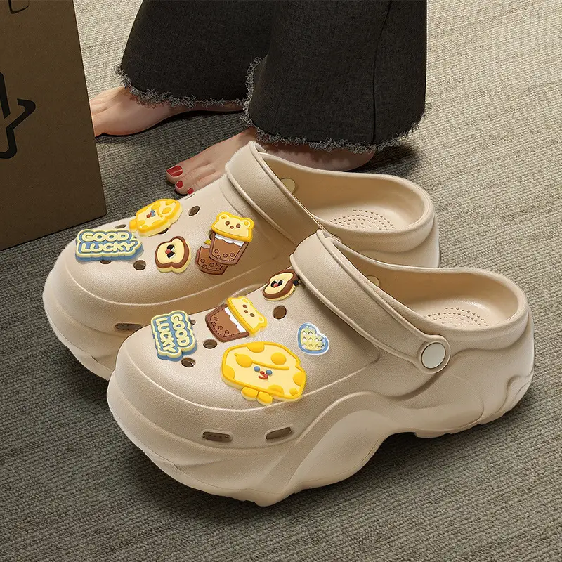 Hole Shoes Thick Sole Women's Summer Outer Wear 2024 New Outdoor Beach Seaside Ins Baotou Slippers Women Wholesale