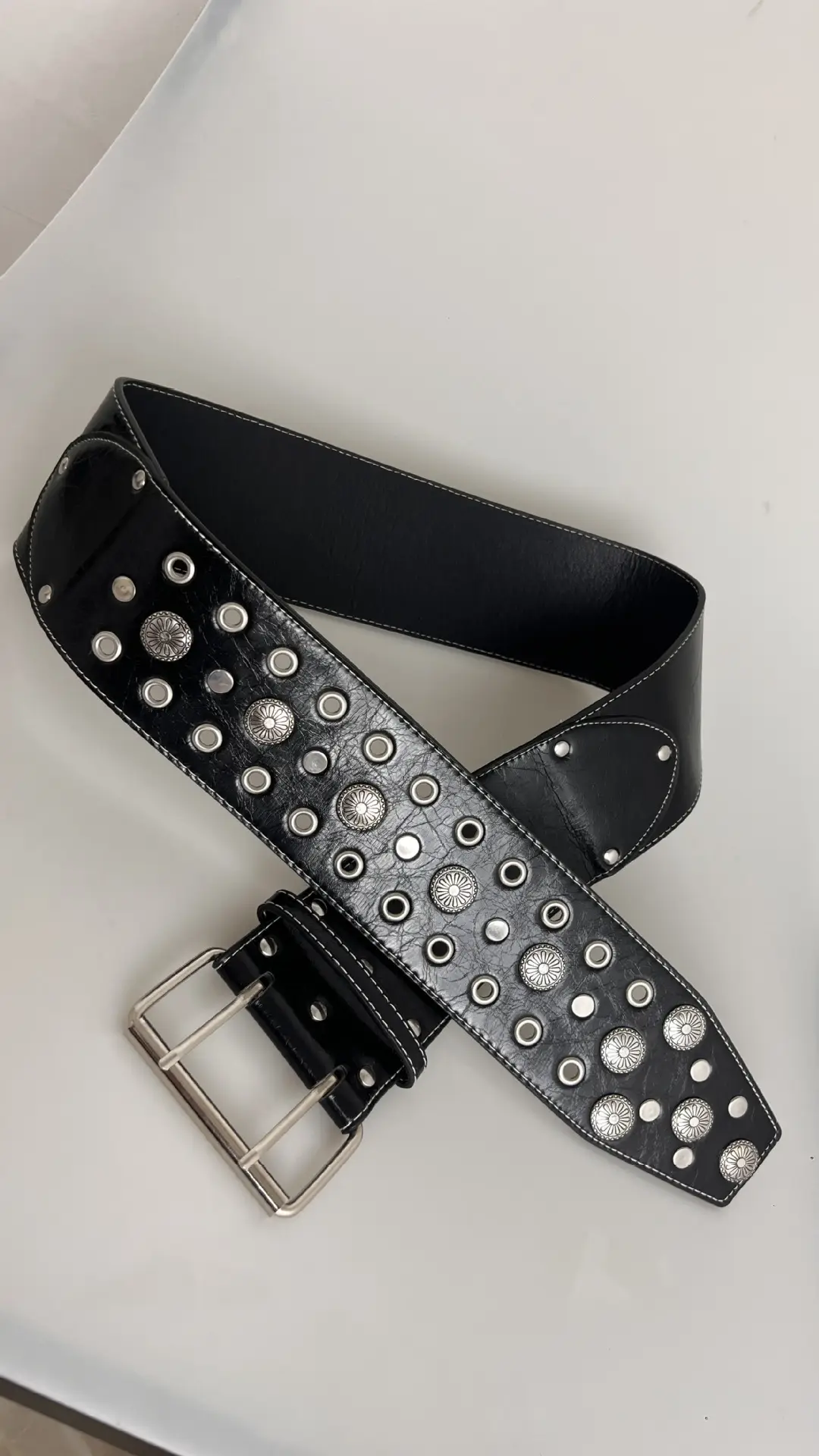 Y2K Punk Wide Belt Air Eye Rivets Gold — feature 10