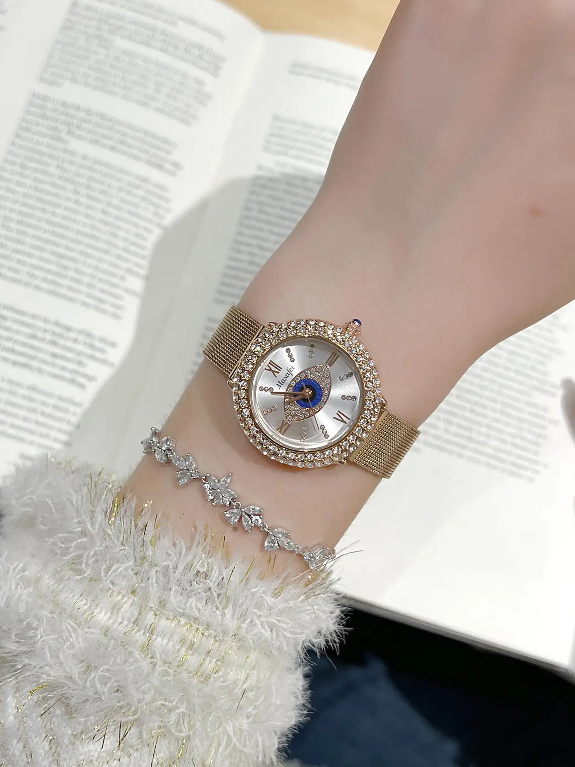 Cross-Border Diamond Watch Set for Women Light Luxury Waterproof — feature 1