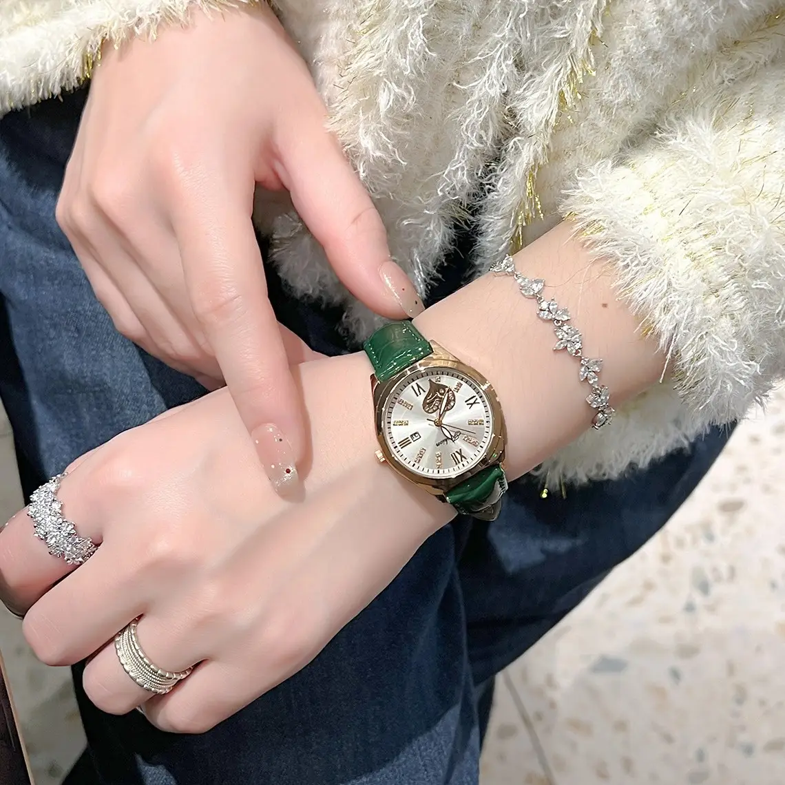Women's Green Quartz Watch with Diamond Bracelet - Image 5