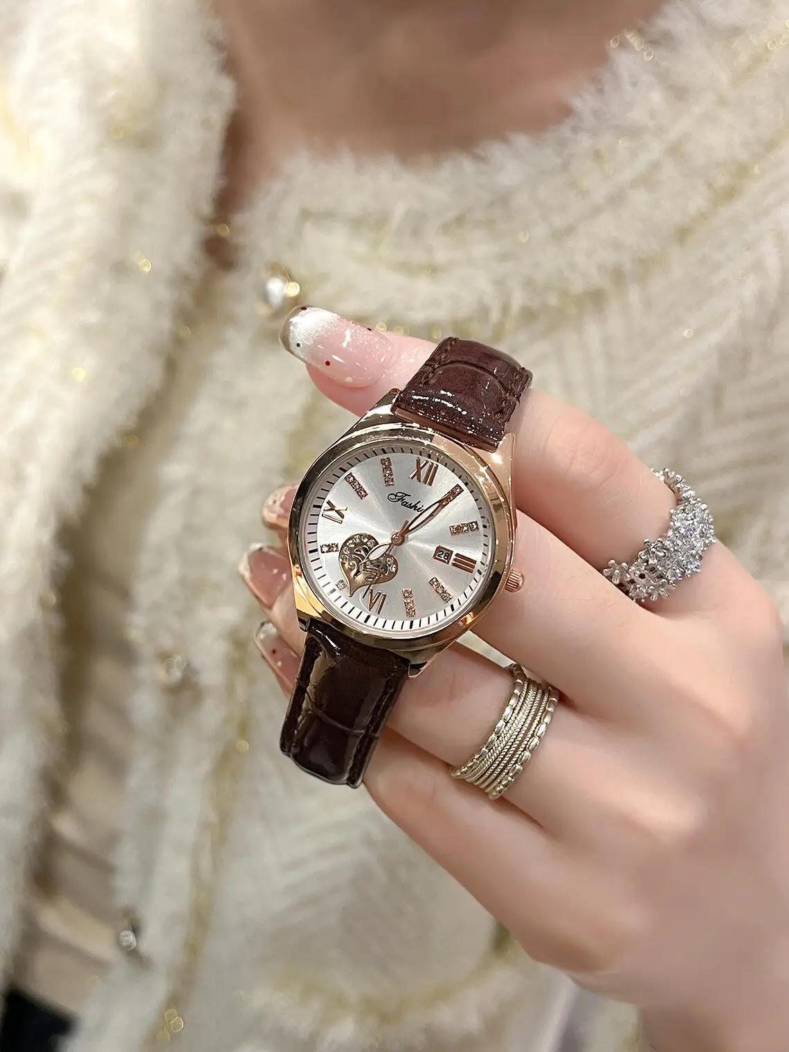Women's Green Quartz Watch with Diamond Bracelet — feature 1