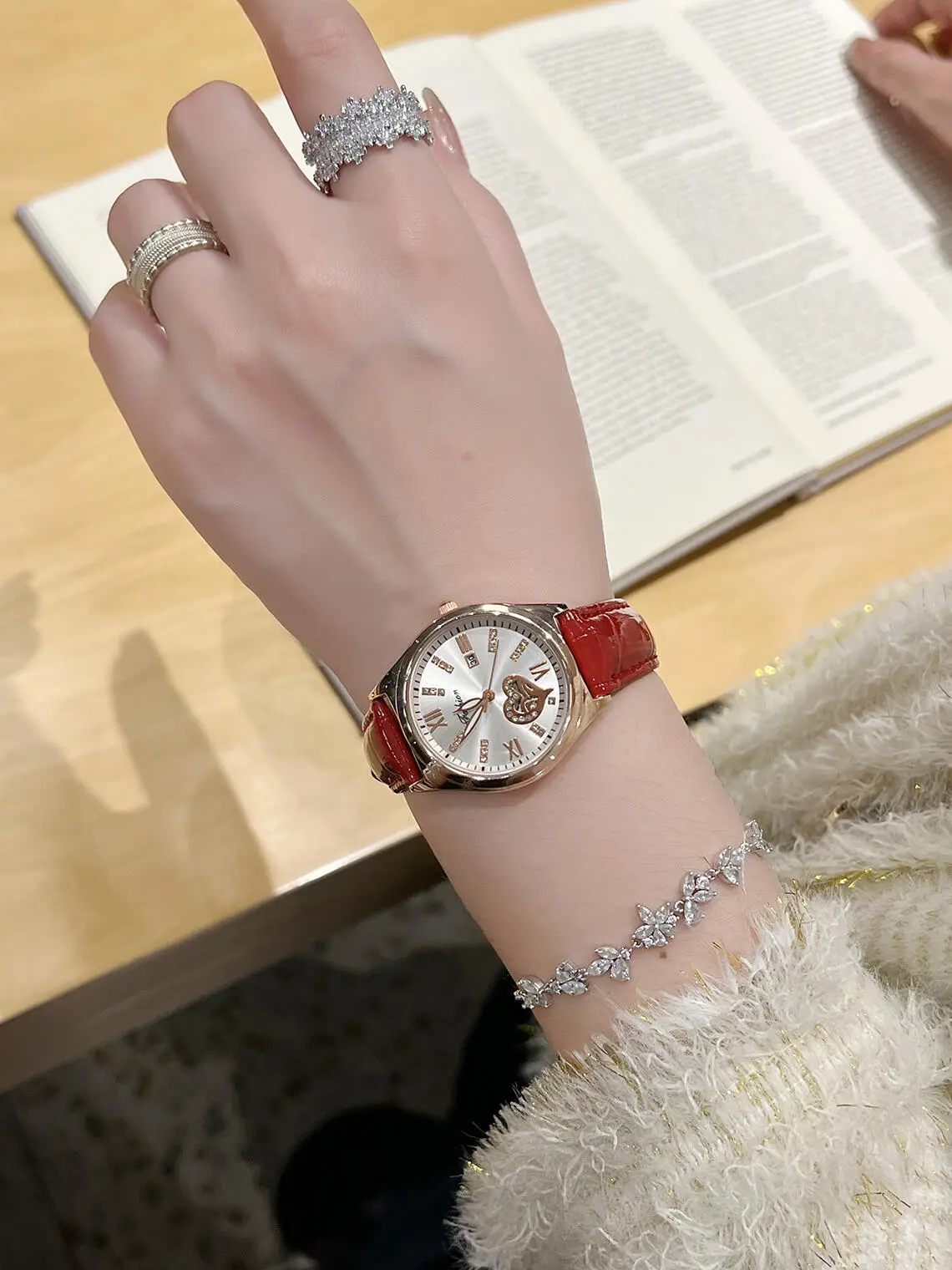 Women's Green Quartz Watch with Diamond Bracelet — feature 5