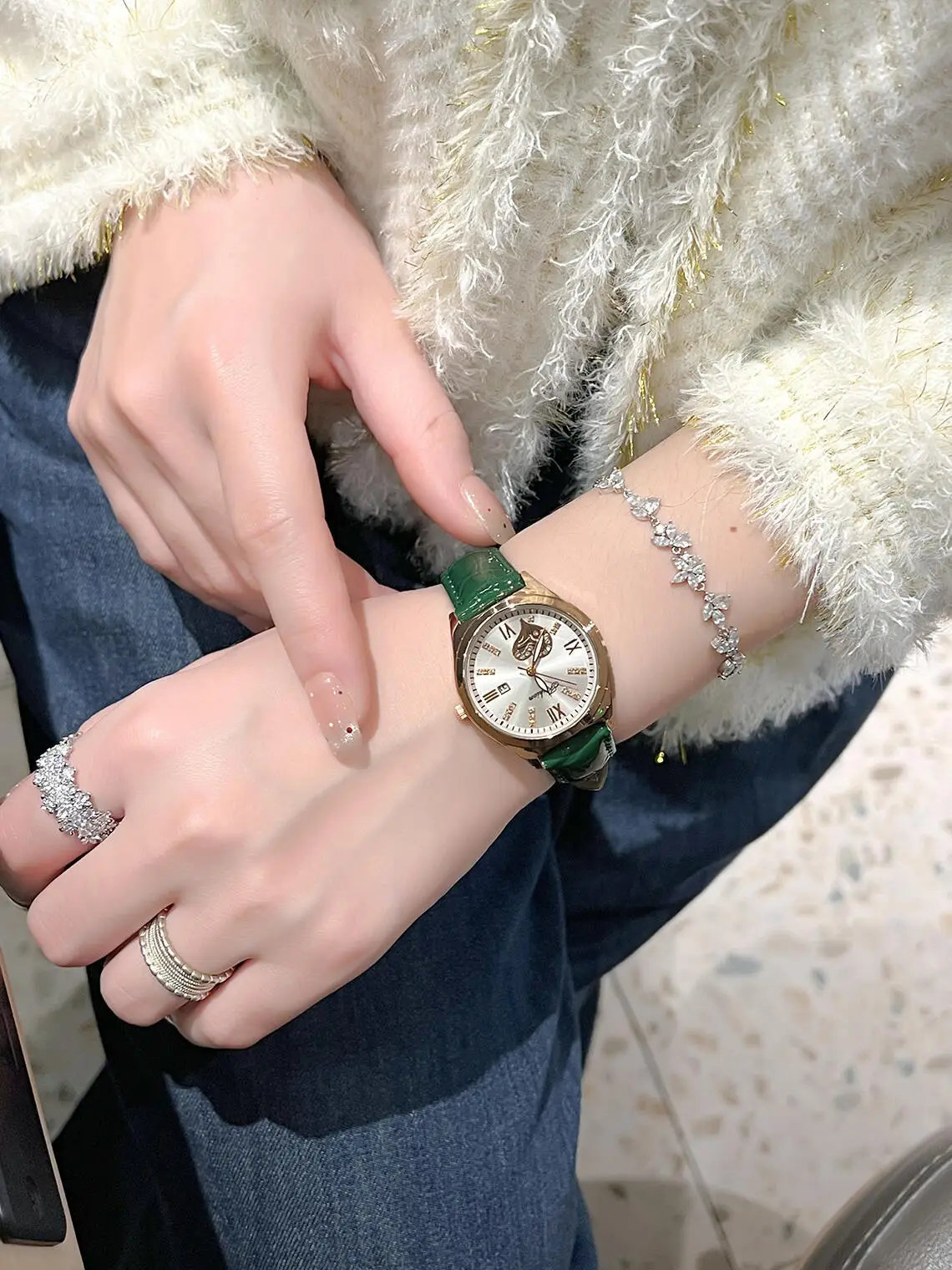 Women's Green Quartz Watch with Diamond Bracelet — feature 6