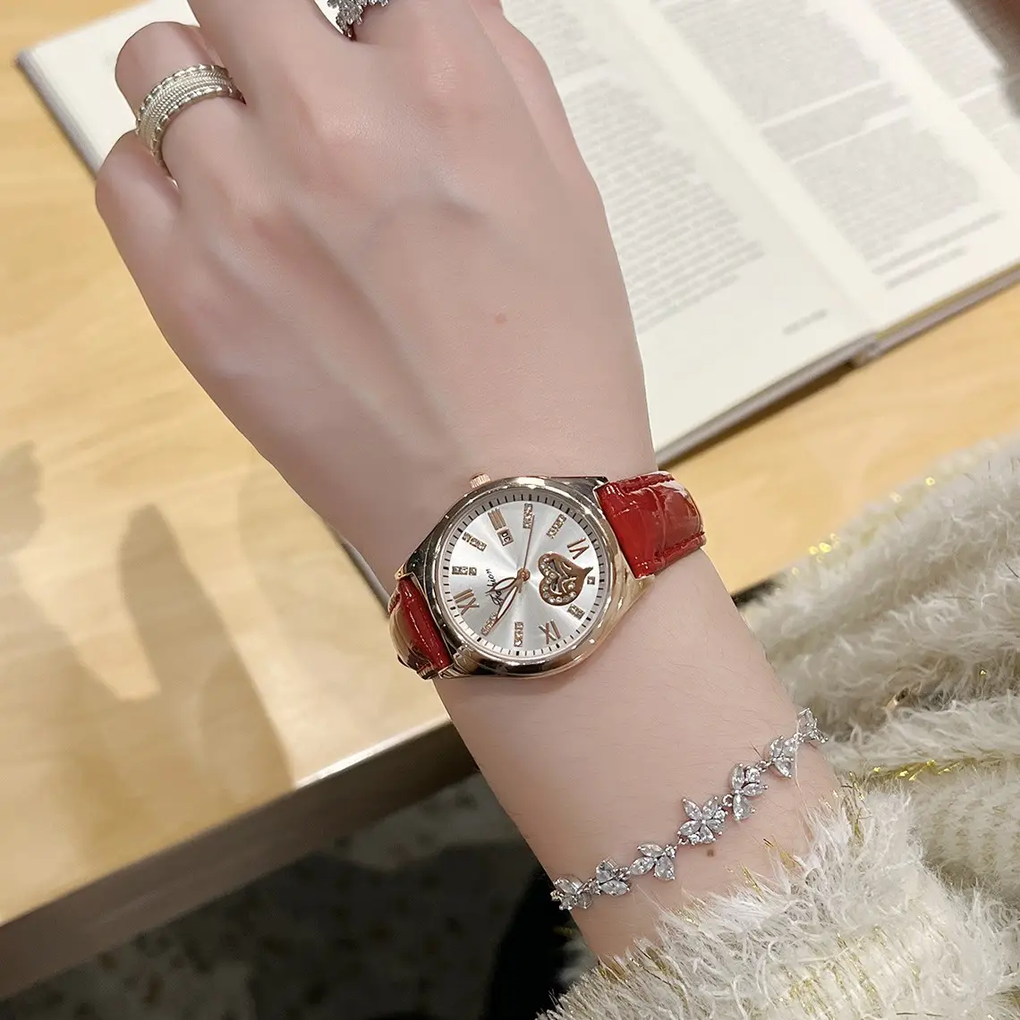Women's Green Quartz Watch with Diamond Bracelet - Image 2