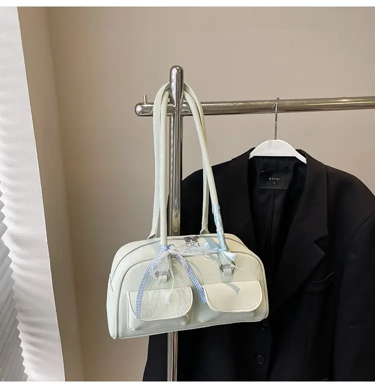 Women's Cream Crossbody Bag with Chain Strap - Image 6