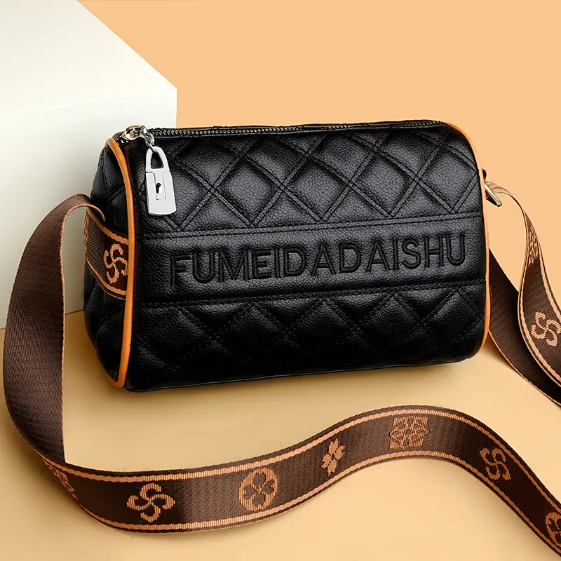 Black Quilted Women's Crossbody Bag with Fumeida Aishu Logo - Image 6