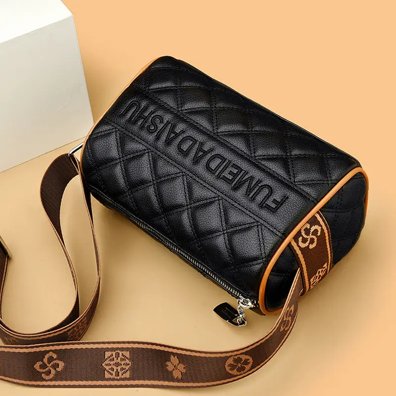 Black Quilted Women's Crossbody Bag with Fumeida Aishu Logo - Image 8