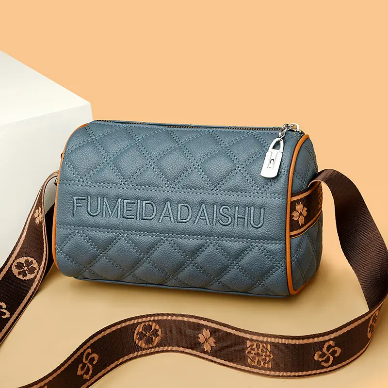 Black Quilted Women's Crossbody Bag with Fumeida Aishu Logo - Image 9