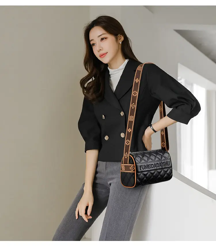 Black Quilted Women's Crossbody Bag with Fumeida Aishu Logo — feature 12