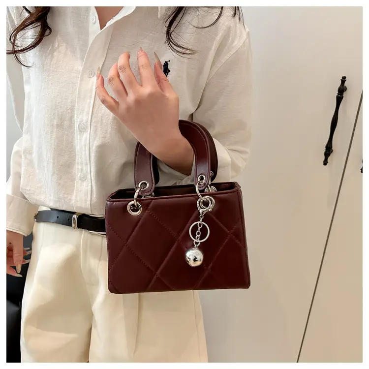 White Quilted Shoulder Bag for Women 2025 — feature 18