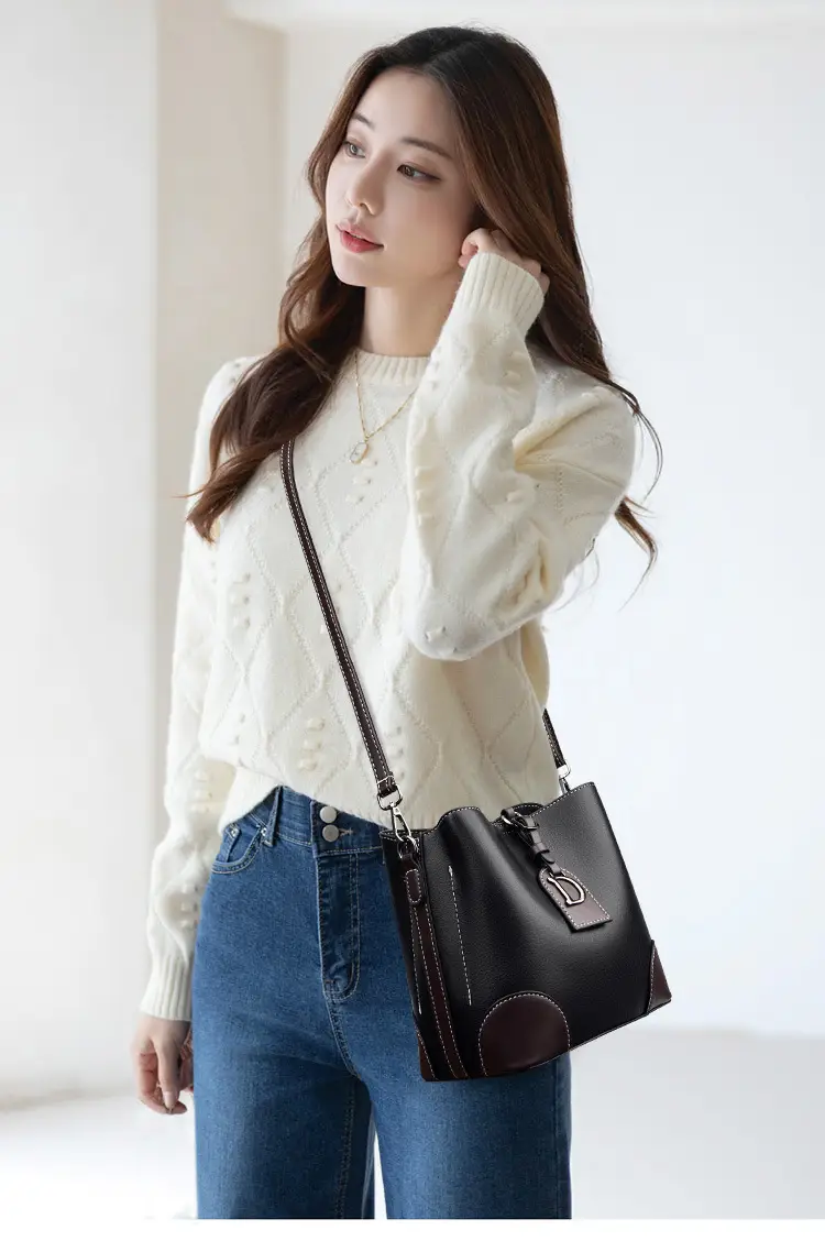 Women's Black D-Log Crossbody Bag 2025 New Arrival — feature 11