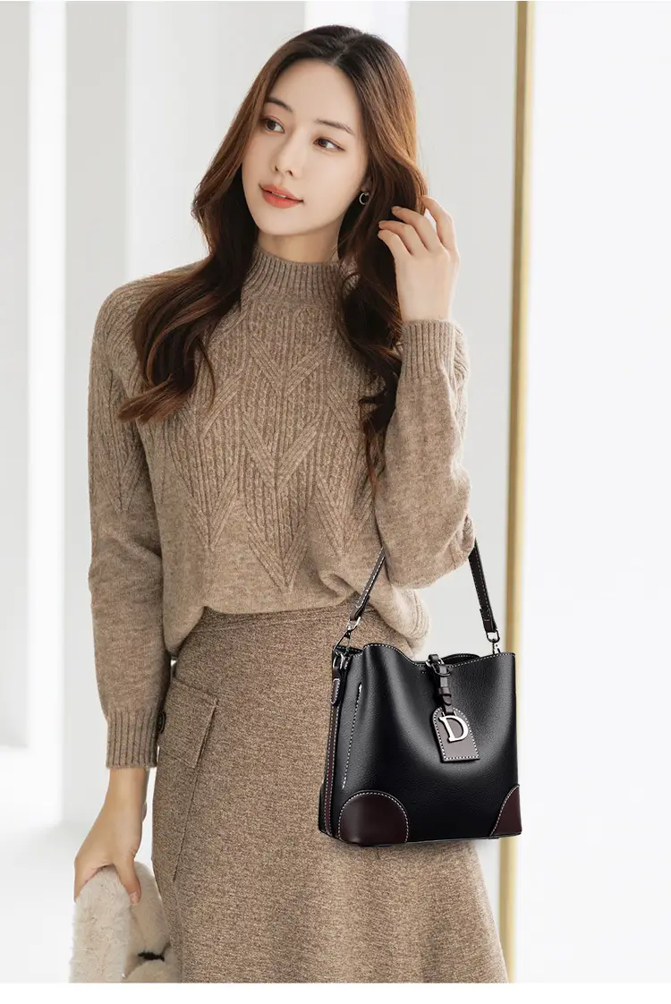 Women's Black D-Log Crossbody Bag 2025 New Arrival — feature 8