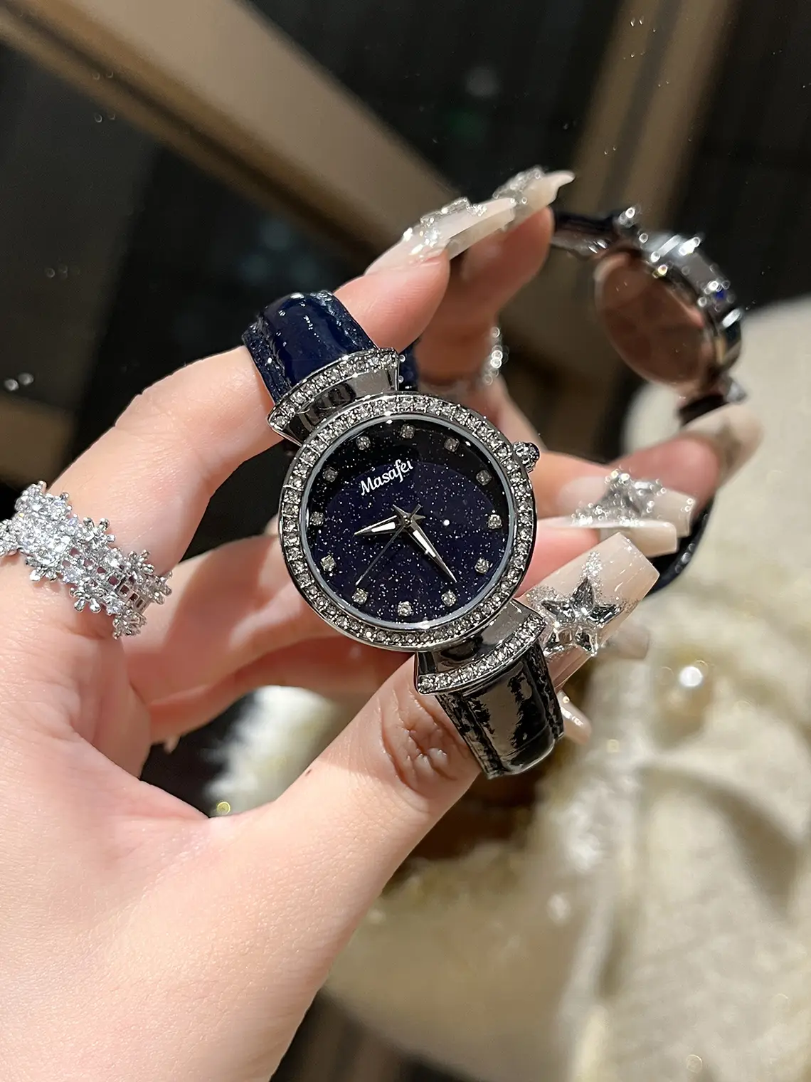 Lady's Watch Blue Crystal Water Resistant — feature 1