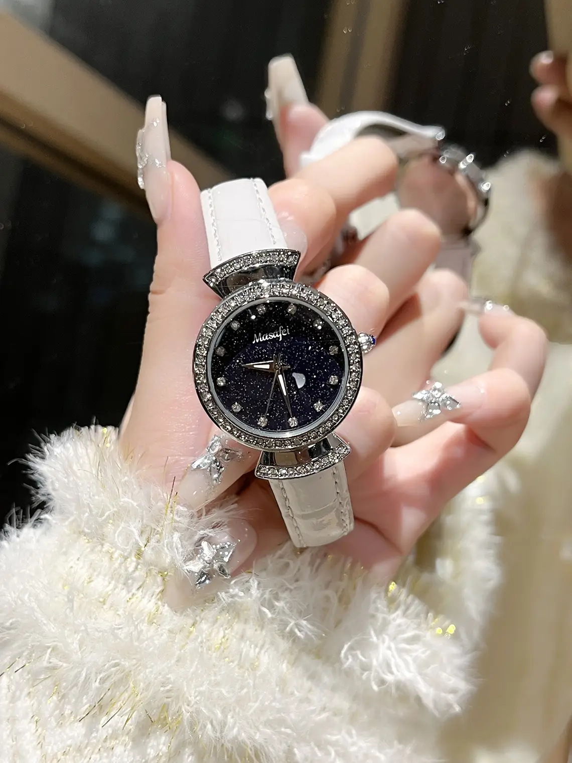Lady's Watch Blue Crystal Water Resistant — feature 4