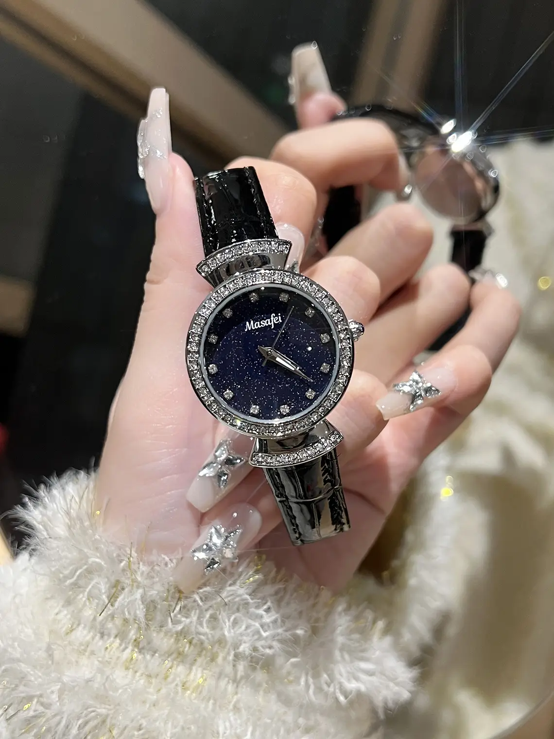 Lady's Watch Blue Crystal Water Resistant — feature 6