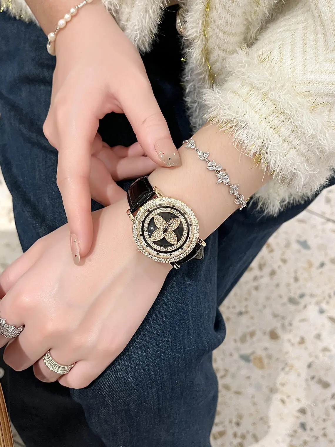 Luxury 4-Lever Watch for Women with Crystal Band — feature 10
