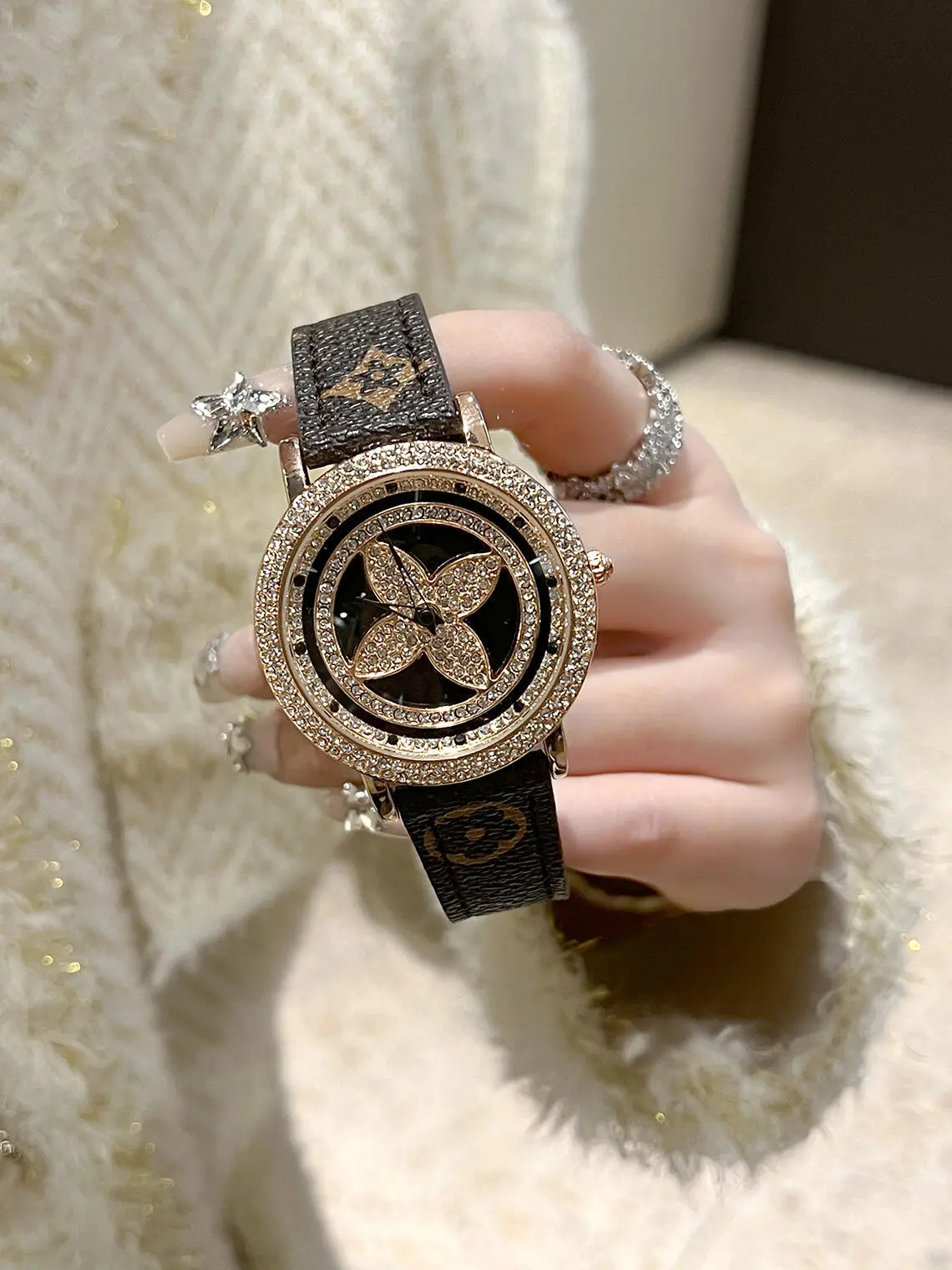 Luxury 4-Lever Watch for Women with Crystal Band — feature 5