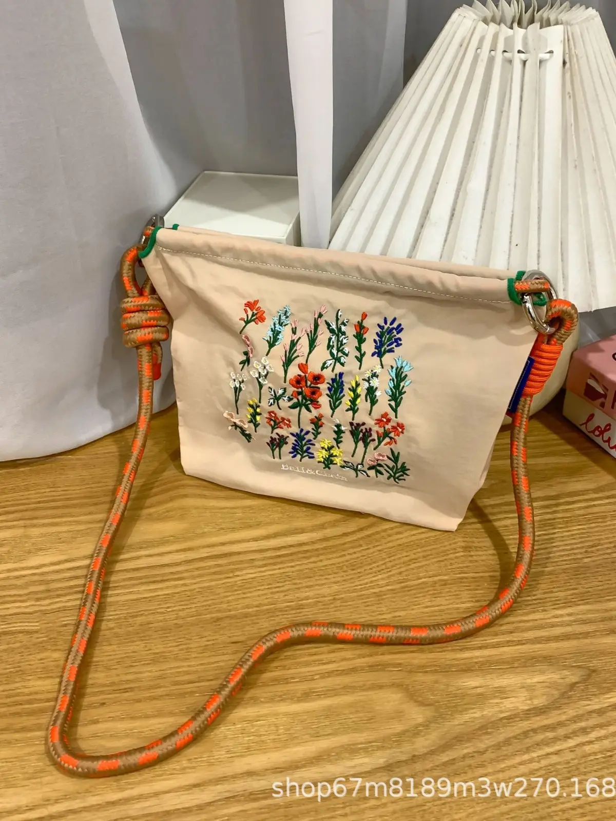 Japanese Niche Embroidered Shoulder Bag for Women — feature 36
