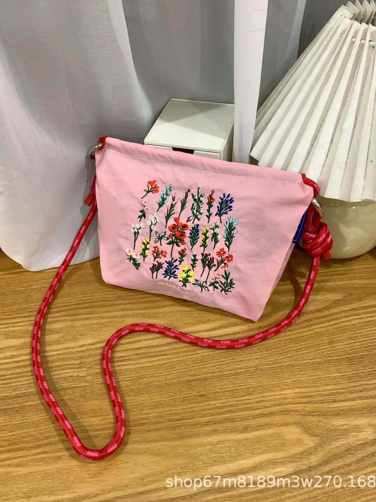 Japanese Niche Embroidered Shoulder Bag for Women — feature 38
