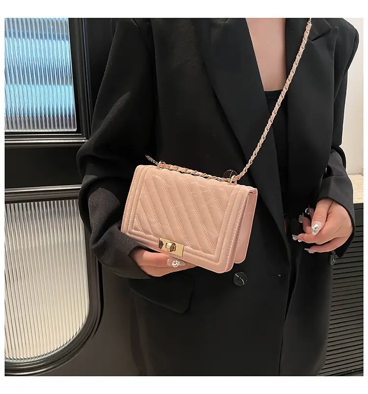 2025 Spring White Quilted Crossbody Bag with Gold Chain — feature 13