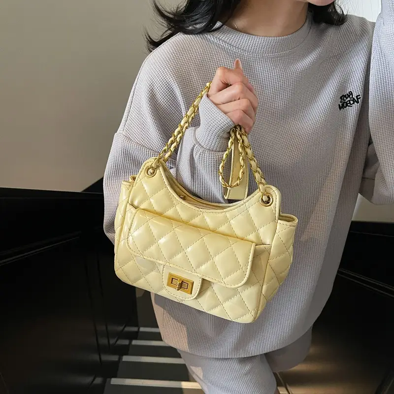 Women's Vintage Diamond Embroidered Chain Crossbody Bag