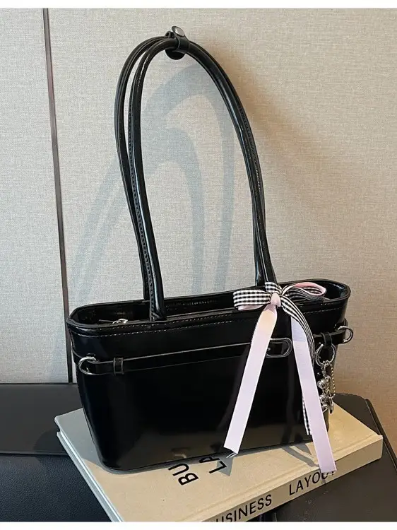 Black Clear Plexiglass Shoulder Bag for Women - Image 6