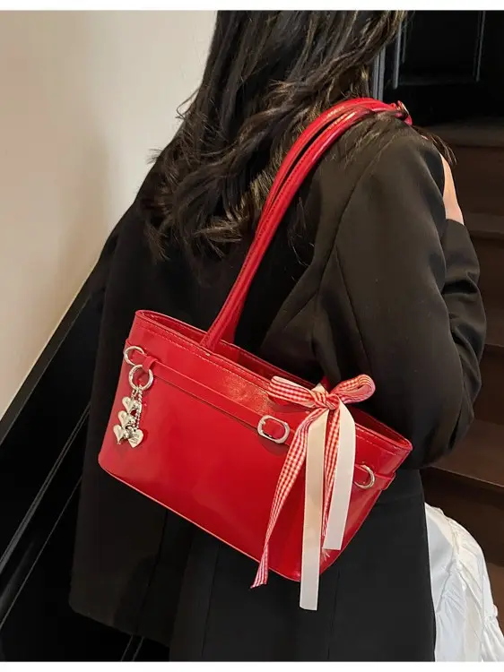 Black Clear Plexiglass Shoulder Bag for Women - Image 7