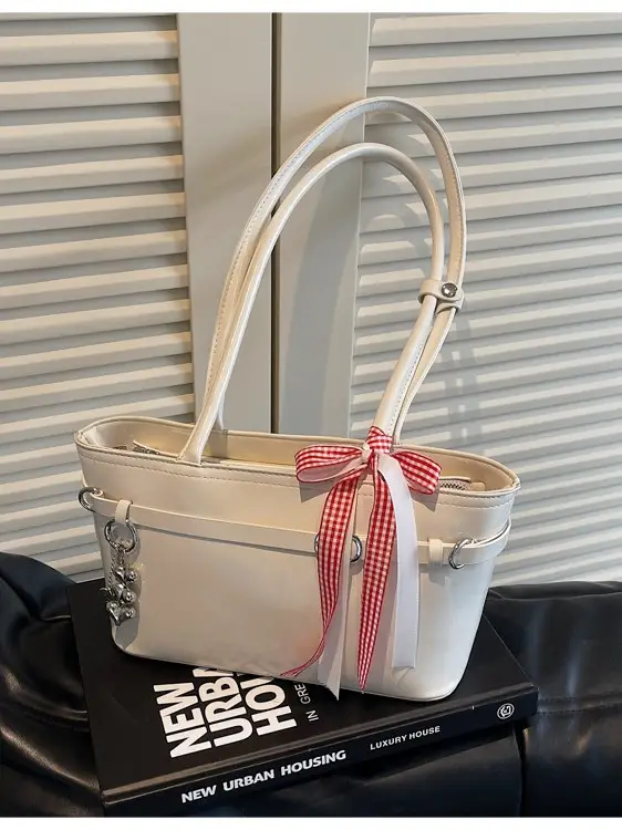 Black Clear Plexiglass Shoulder Bag for Women - Image 9